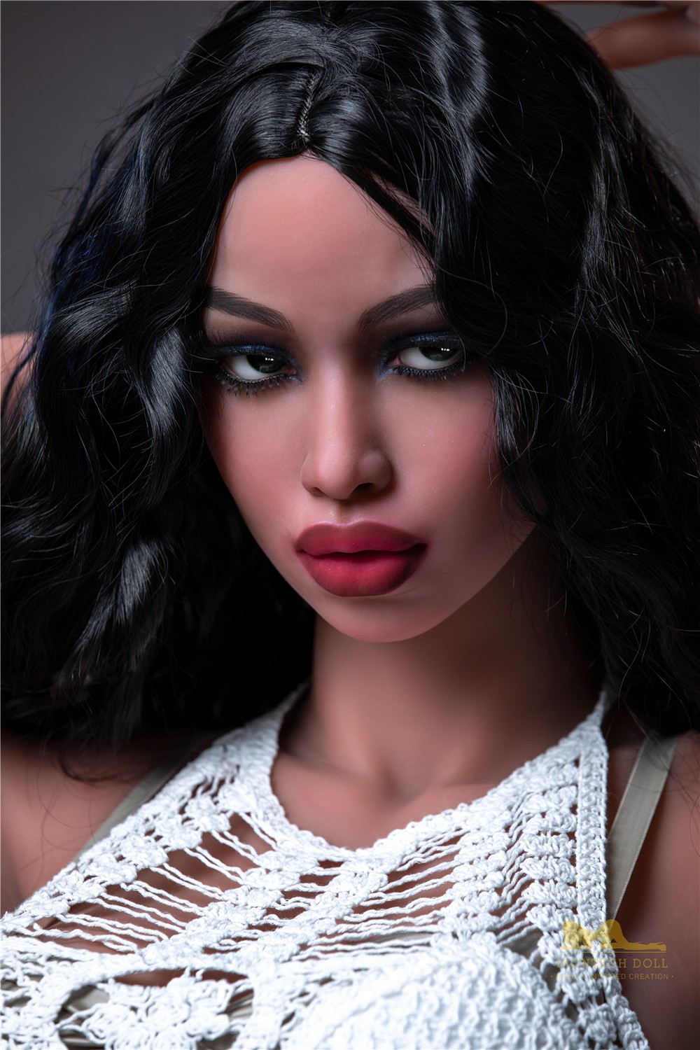 Poupée sexuelle TPE noire Lola 171 cm
