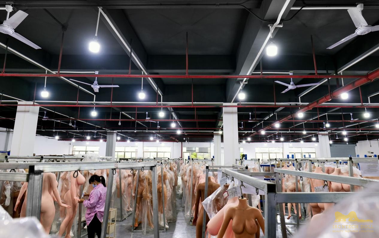 L'usine de poupées Irontech déménage dans des installations plus grandes