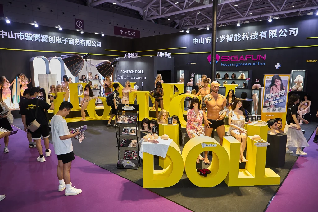 Poupée Irontech à l'Exposition internationale pour adultes de Shenzhen 2025